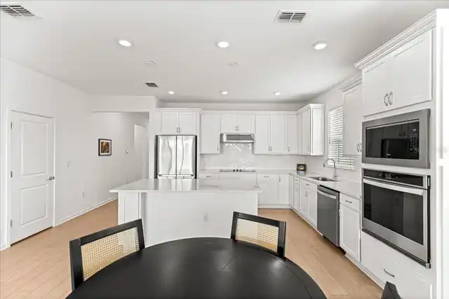 Listing Photo 9