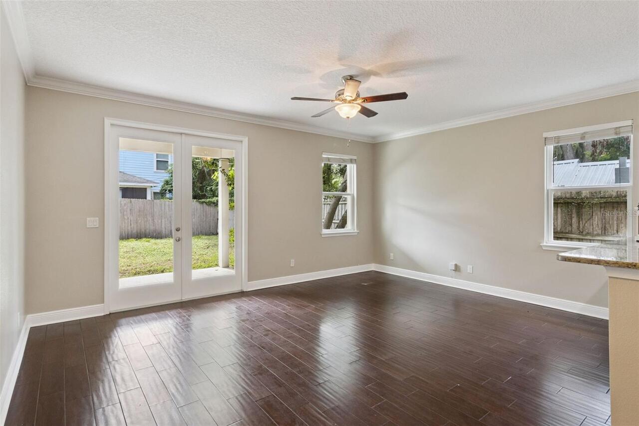 Listing Photo 11