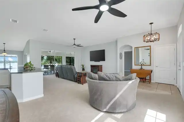 Listing Photo 12