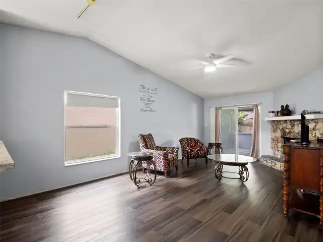 Listing Photo 9