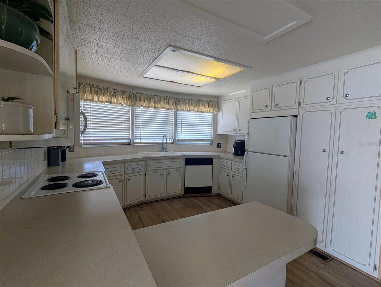Listing Photo 8