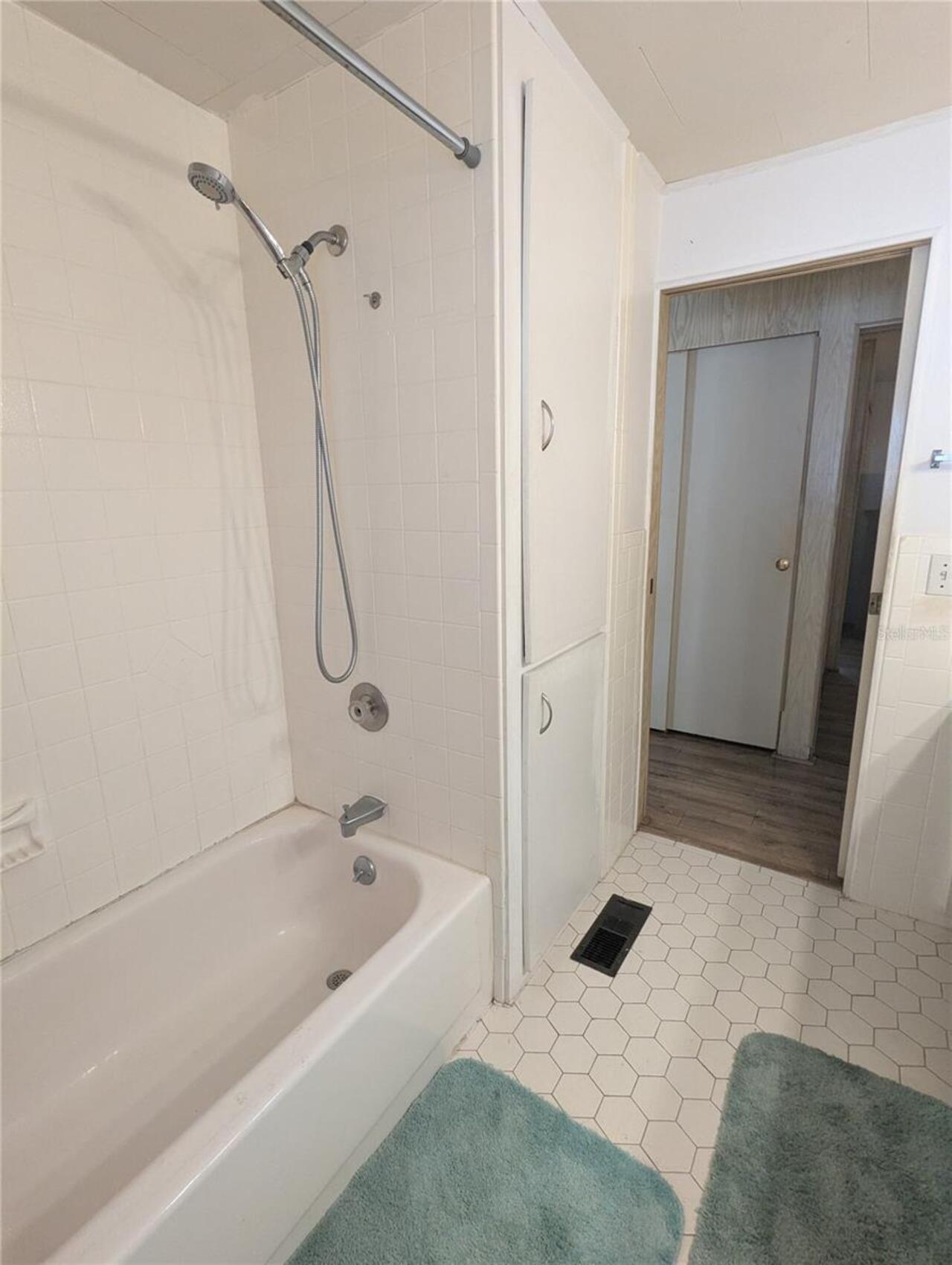 Listing Photo 11