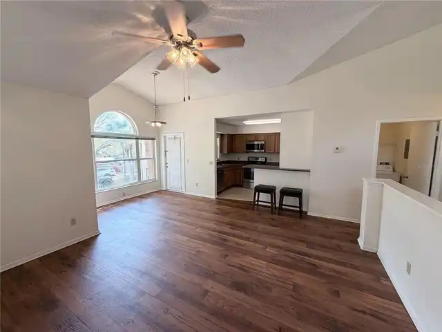 Listing Photo 8