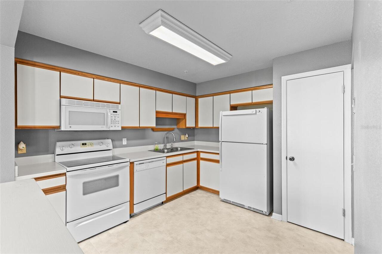 Listing Photo 12