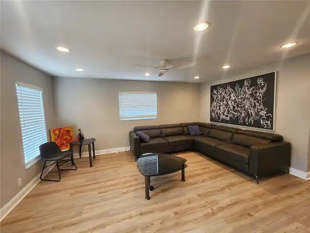 Listing Photo 12
