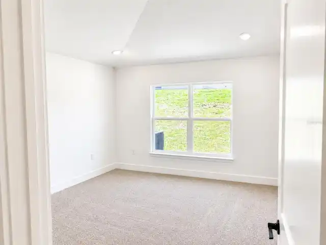 Listing Photo 8