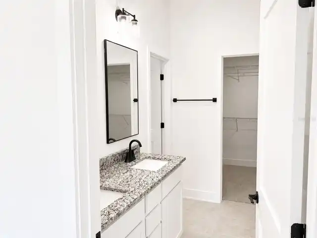 Listing Photo 12
