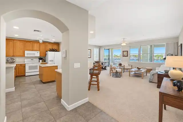 Listing Photo 11