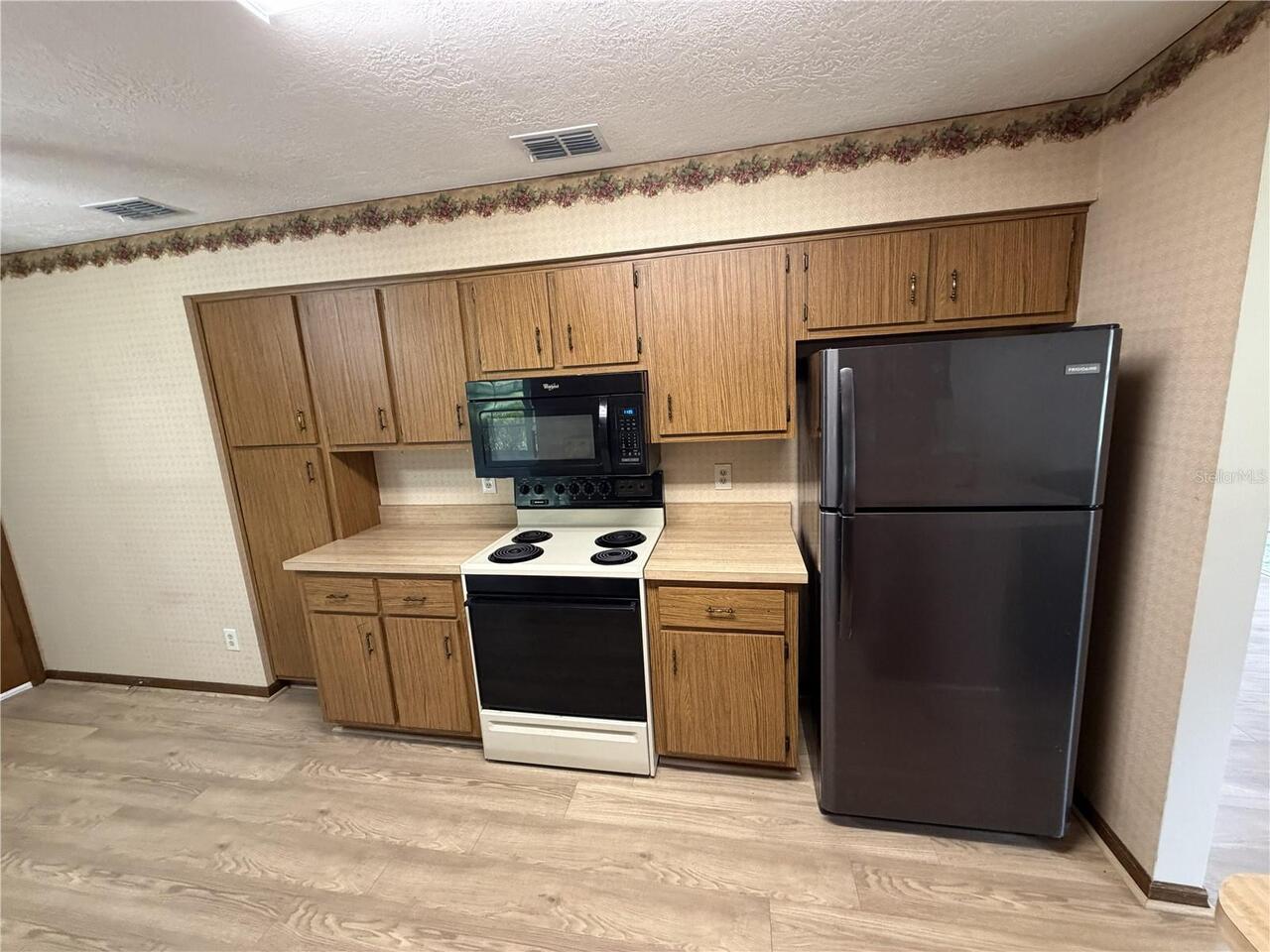 Listing Photo 8