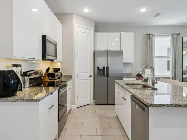 Listing Photo 8