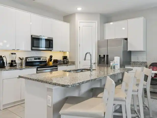 Listing Photo 11