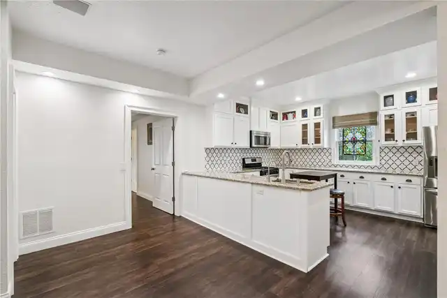 Listing Photo 8