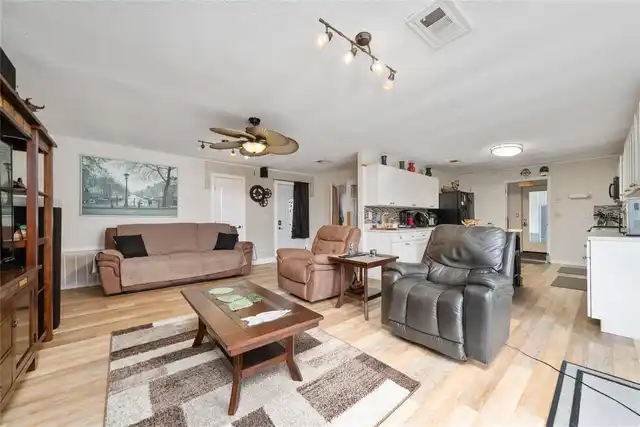 Listing Photo 12