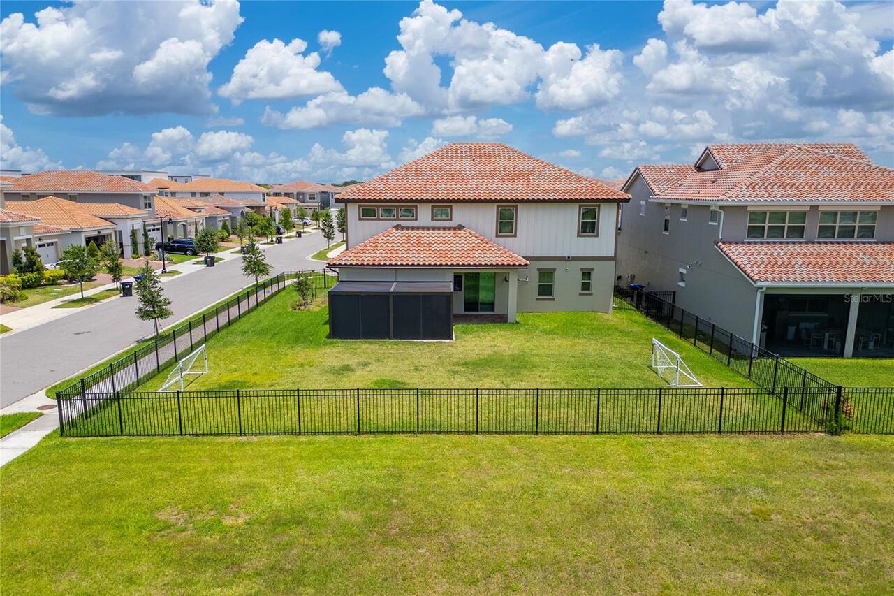 Listing Photo 12