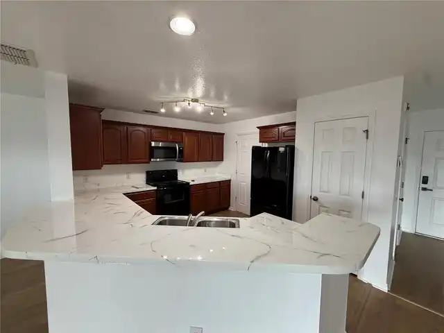 Listing Photo 7