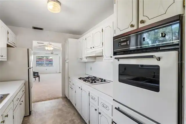 Listing Photo 10