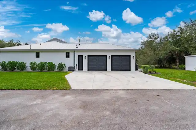 Listing Photo 11