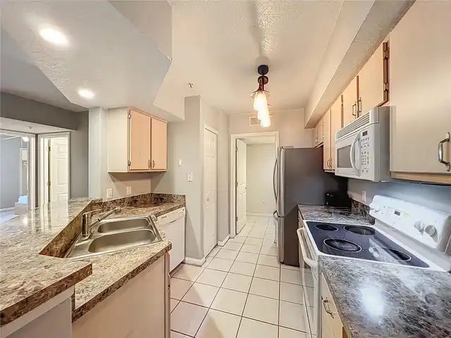 Listing Photo 9