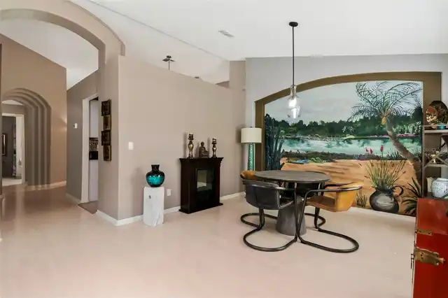 Listing Photo 11