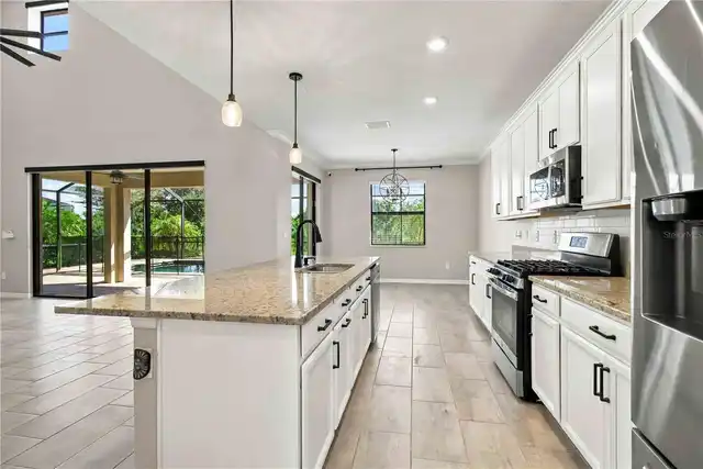 Listing Photo 12