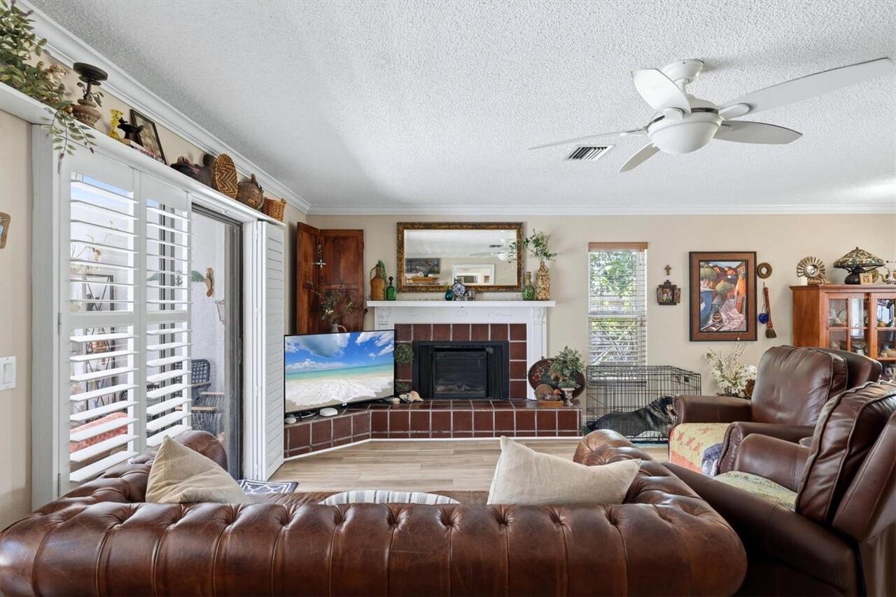 Listing Photo 11