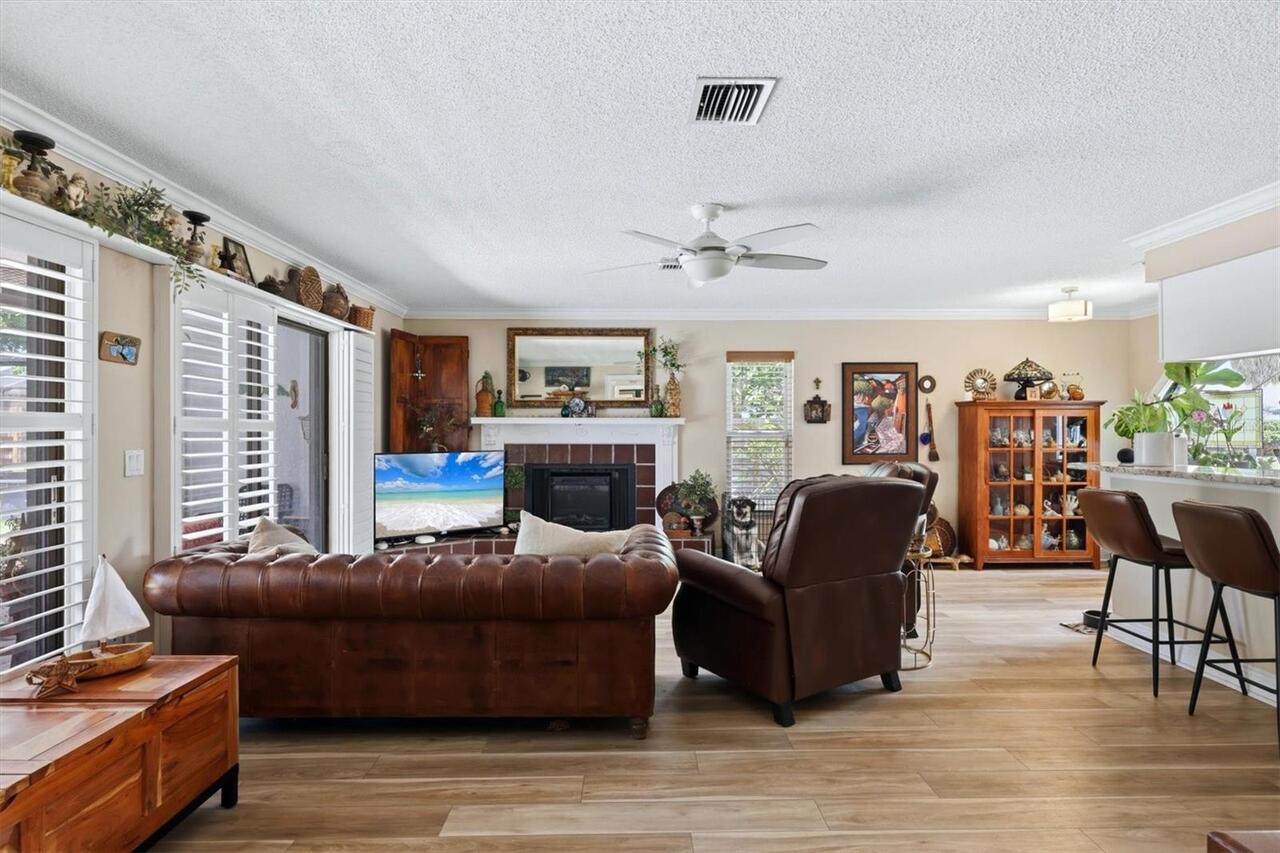 Listing Photo 12
