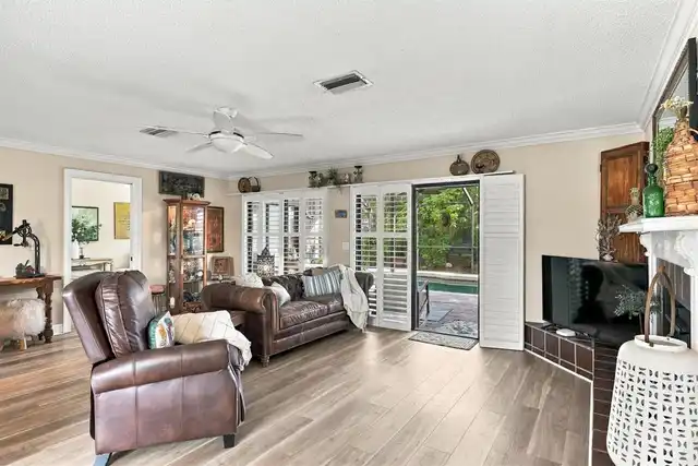 Listing Photo 11