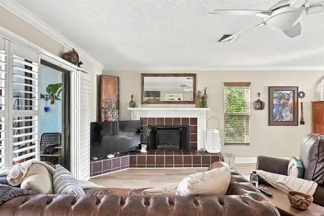 Listing Photo 12