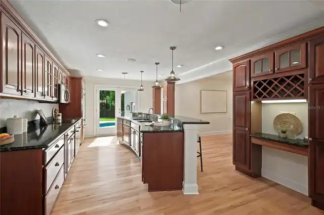 Listing Photo 11