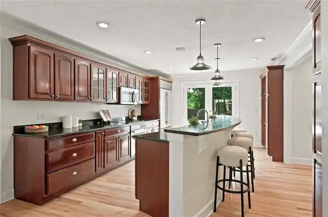 Listing Photo 12