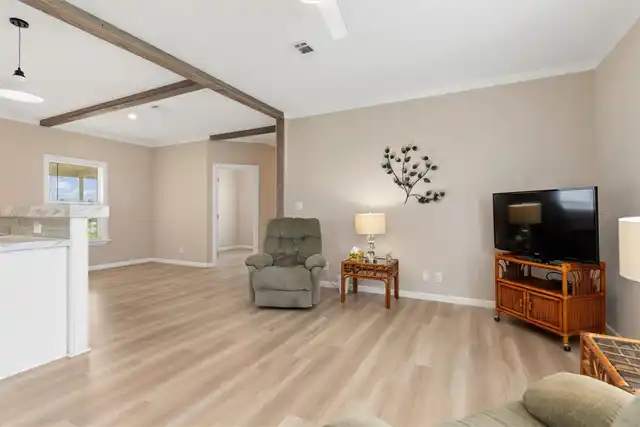 Listing Photo 6