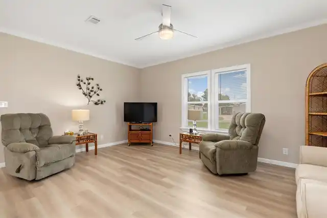 Listing Photo 7