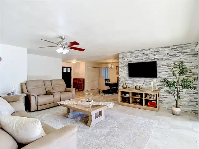 Listing Photo 12