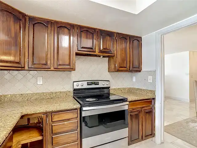 Listing Photo 15