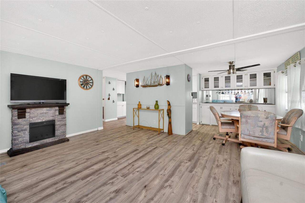 Listing Photo 11
