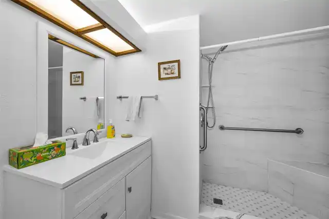 Listing Photo 11