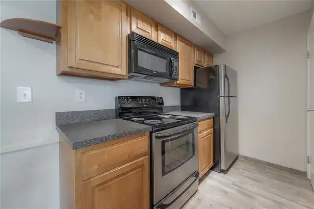 Listing Photo 9