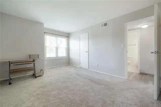 Listing Photo 12