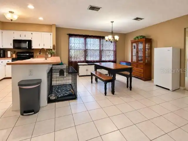Listing Photo 12