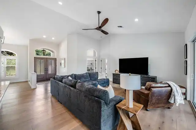 Listing Photo 14