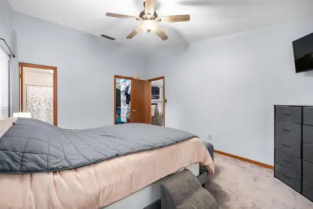Listing Photo 12