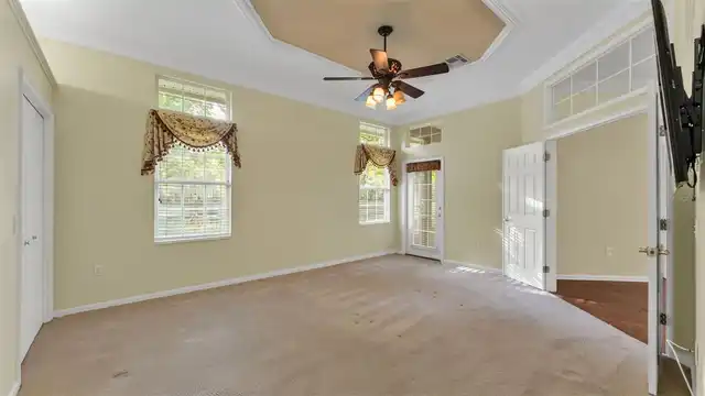 Listing Photo 9