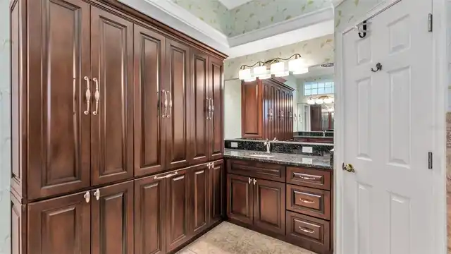 Listing Photo 11