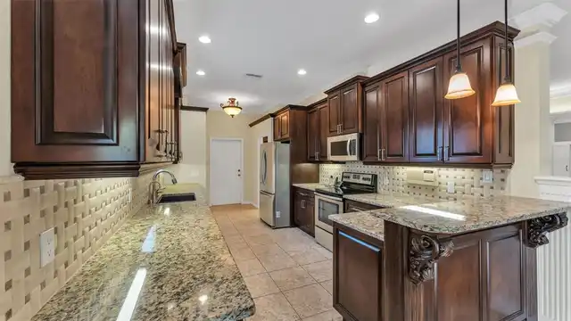 Listing Photo 14
