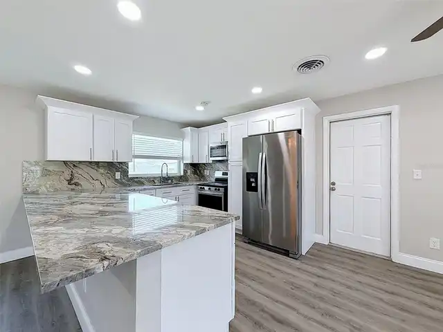 Listing Photo 8