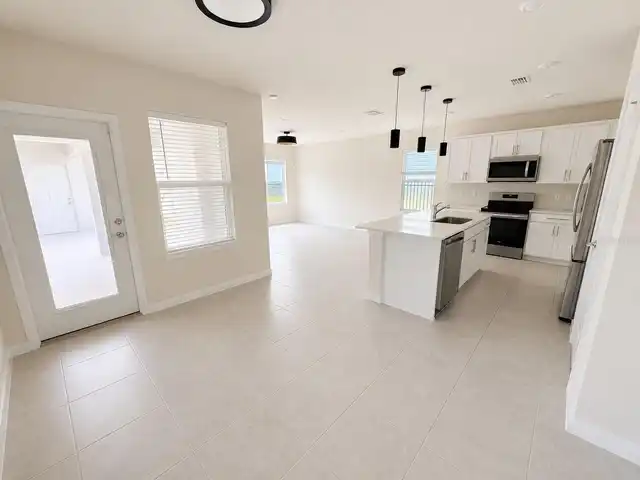 Listing Photo 8