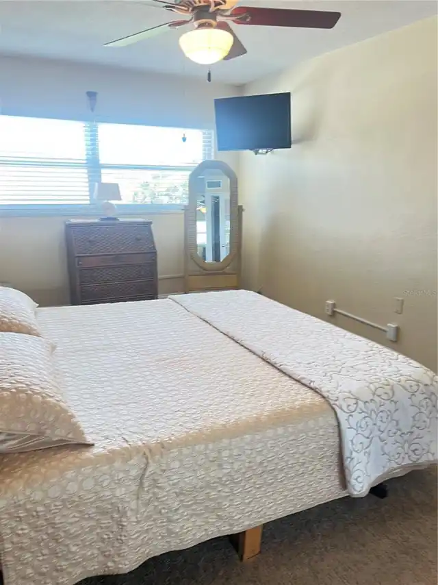 Listing Photo 14