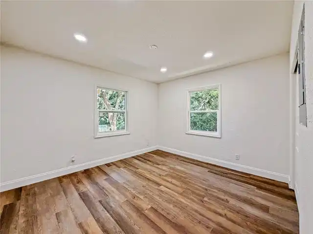 Listing Photo 9