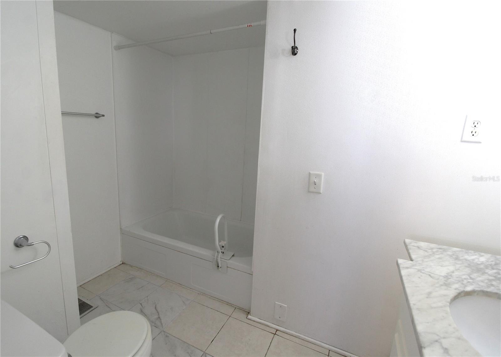 Listing Photo 10