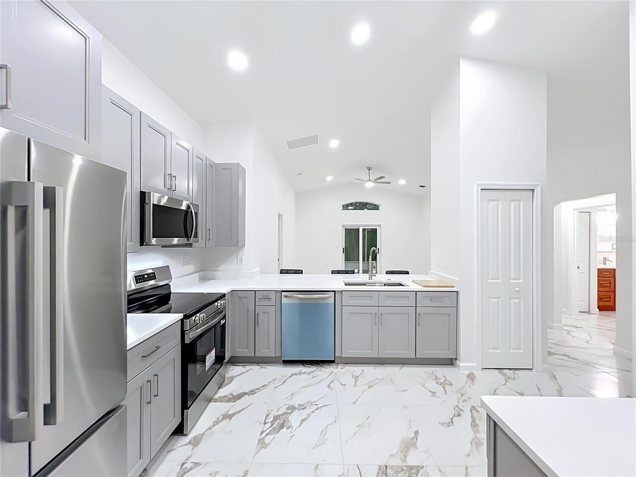 Listing Photo 12